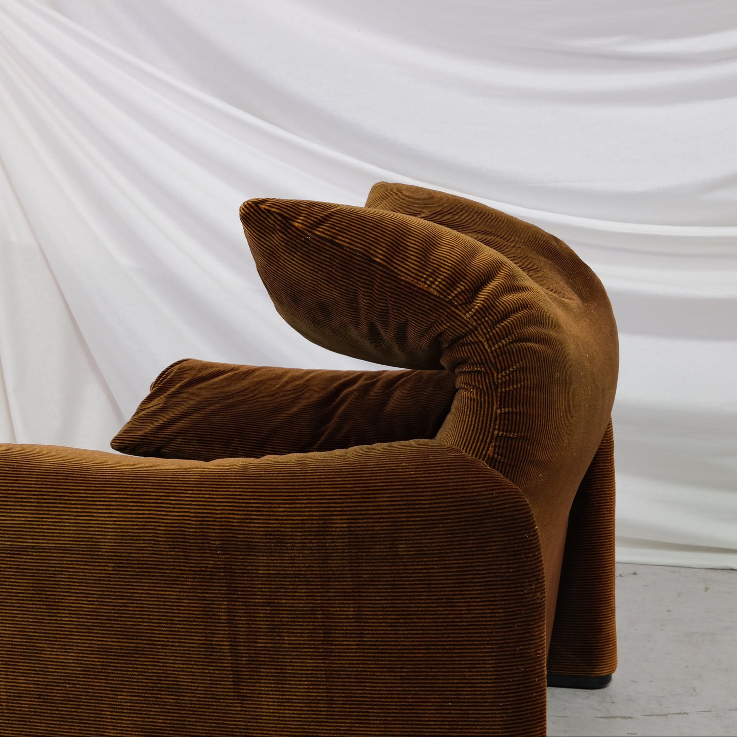 Vico Magistretti Maralunga Armchair for Cassina - Brown Wool Velvet