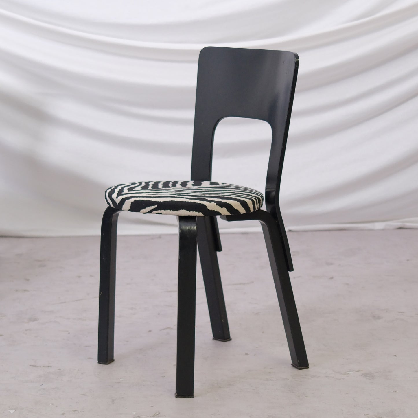 Alvar Aalto Chair 66 in Black with Zebra Upholstery (6 pieces)