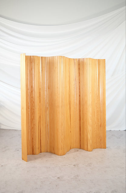 Artek Screen 100 by Alvar Aalto, pine slat room divider
Vintage Artek folding screen, Scandinavian modern design
Alvar Aalto Screen 100, Finnish design classic, Artek Finland
Wooden room divider by Artek, flexible pine screen