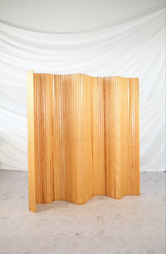 Artek Screen 100 by Alvar Aalto, pine slat room divider
Vintage Artek folding screen, Scandinavian modern design
Alvar Aalto Screen 100, Finnish design classic, Artek Finland
Wooden room divider by Artek, flexible pine screen
