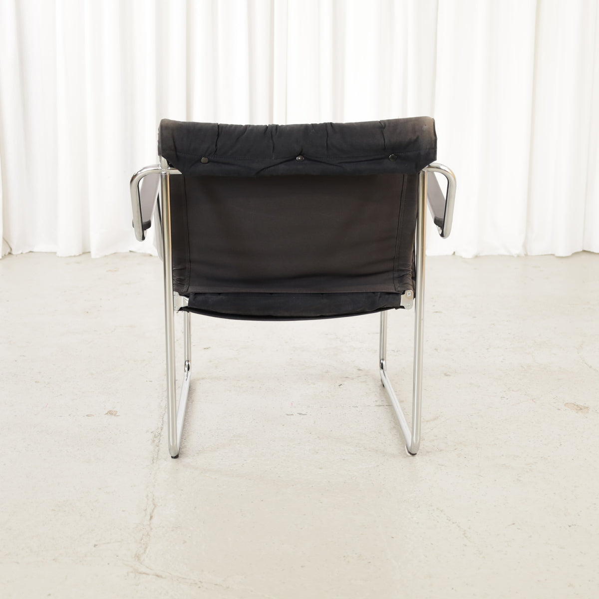 Yrjö Kukkapuro Pressu lounge chair – Rear view