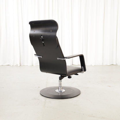 Yrjö Kukkapuro Avarte Fysio chair with disc base – Rear angled view