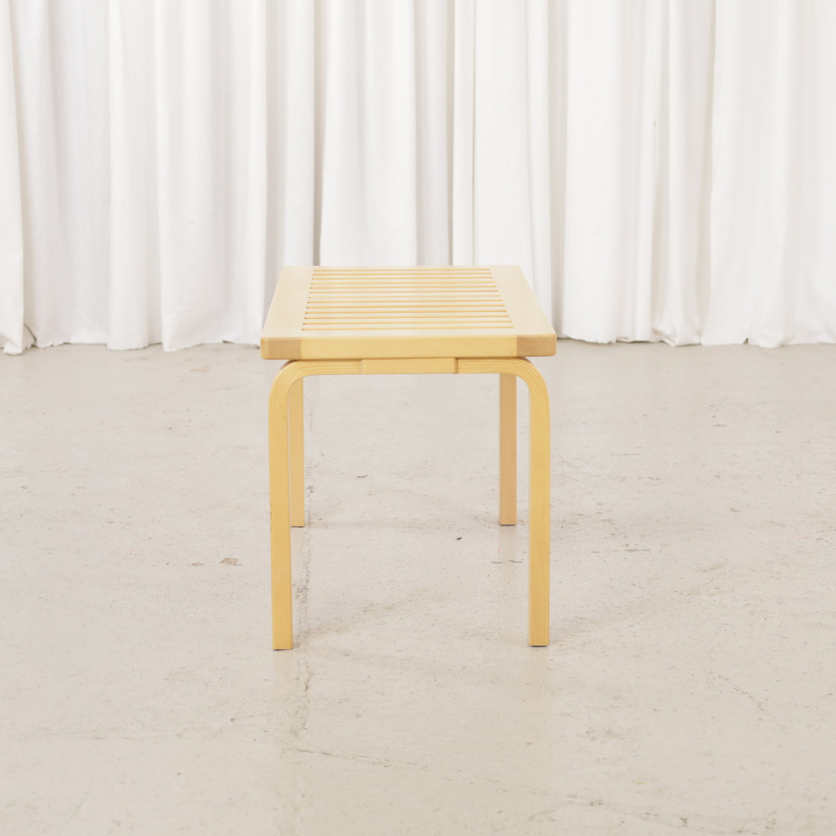 Alvar Aalto Artek 153B birch bench – End view