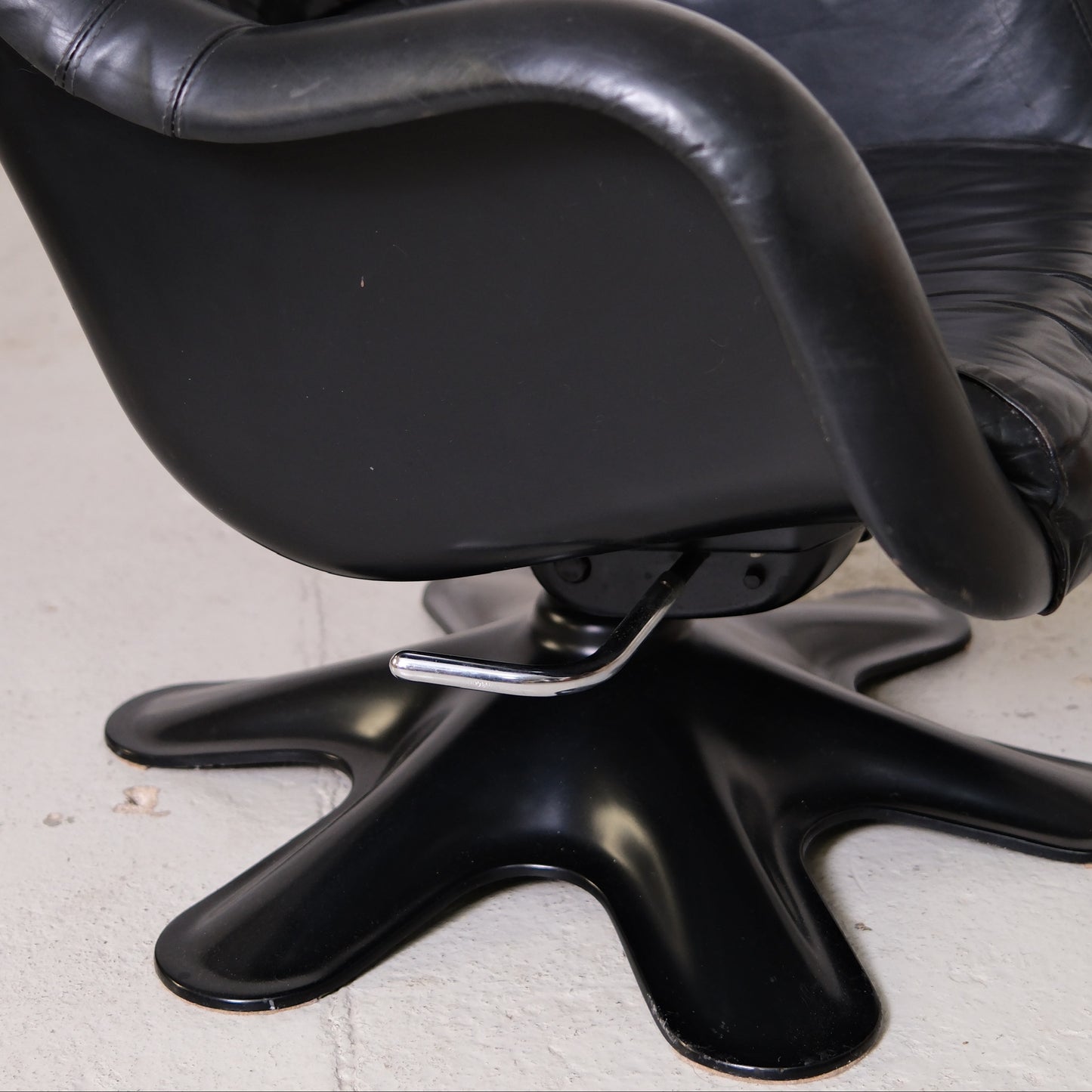 Yrjö Kukkapuro 418 Karuselli Swivel Lounge Chairs (4 available)