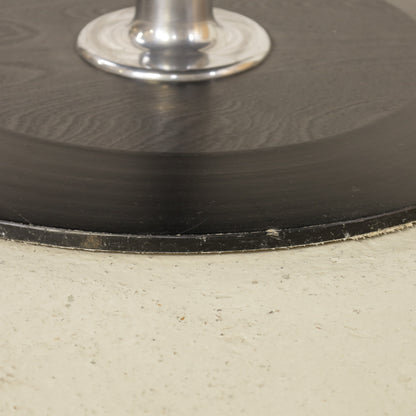 Yrjö Kukkapuro Avarte Fysio chair with disc base – Disc base edge wear