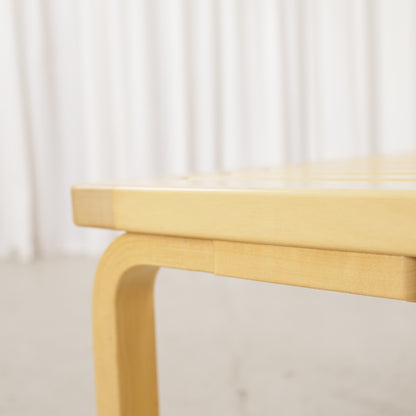 Alvar Aalto Artek 153B birch bench – L-leg and frame detail