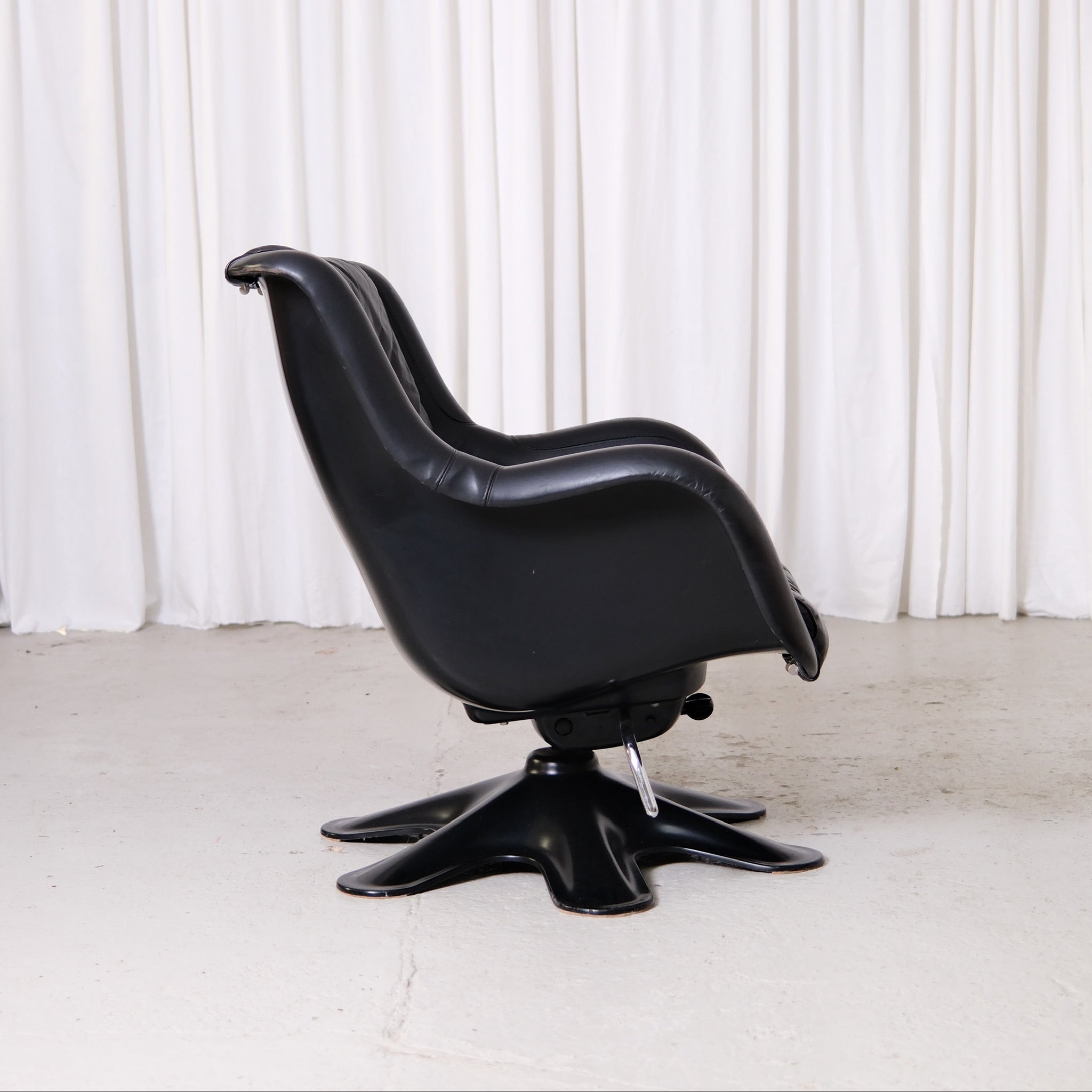 Yrjö Kukkapuro 418 Karuselli Swivel Lounge Chairs (4 available