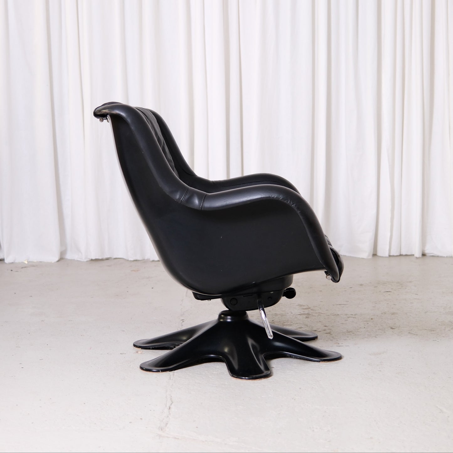 Yrjö Kukkapuro 418 Karuselli Swivel Lounge Chairs (4 available)