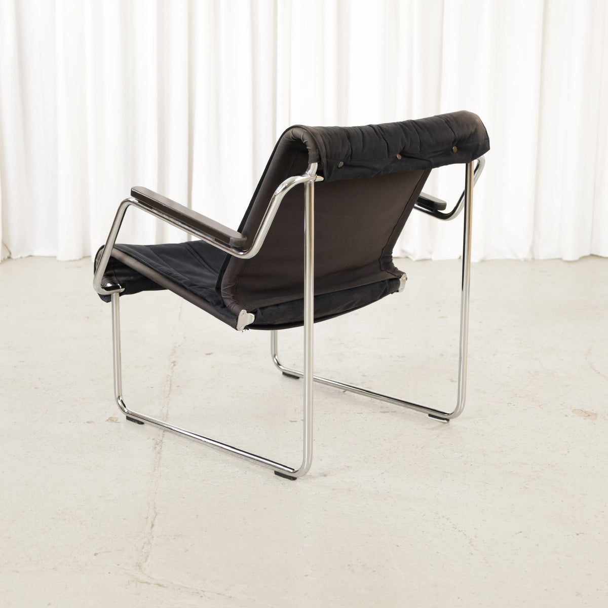 Yrjö Kukkapuro Pressu lounge chair – Rear angled view