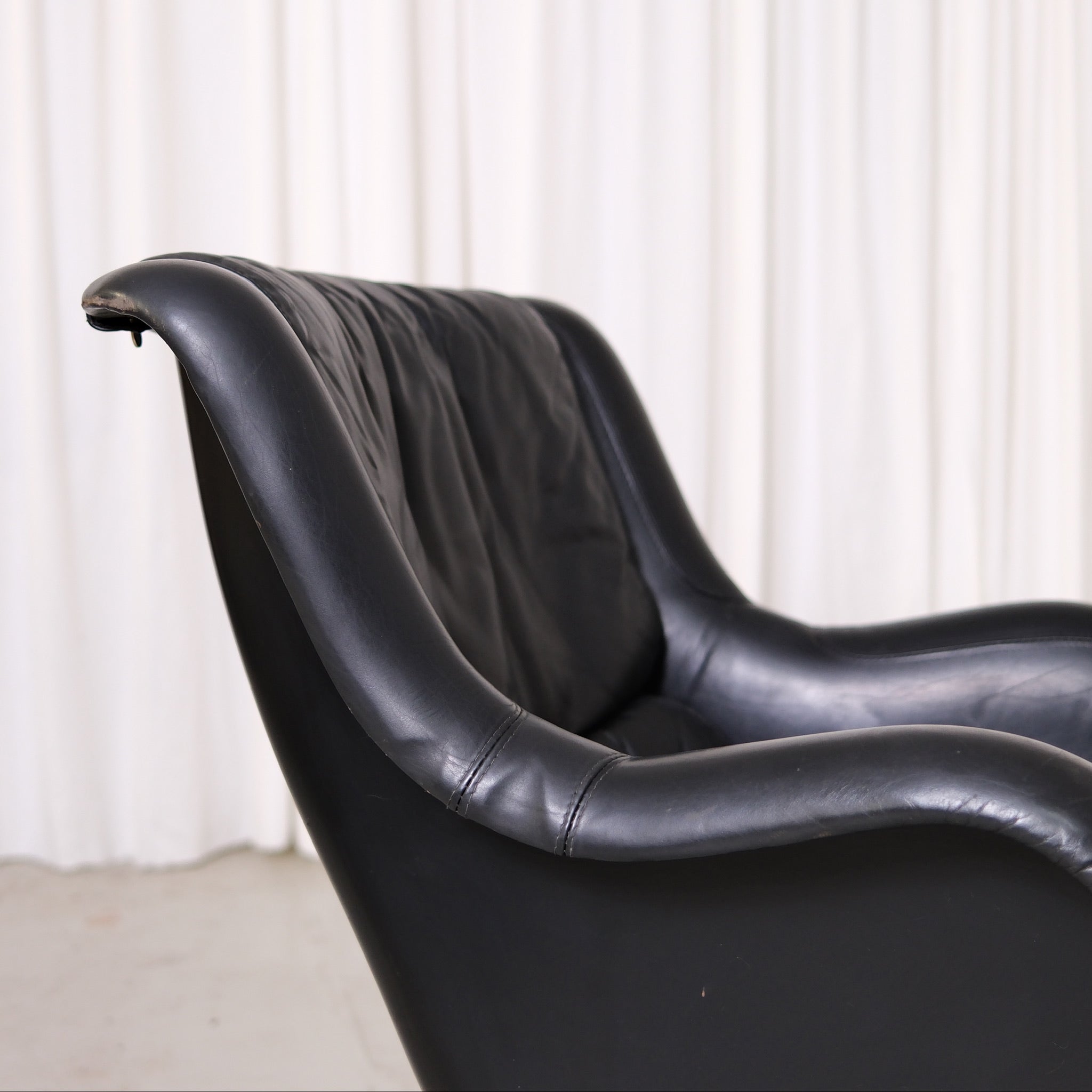 Yrjö Kukkapuro 418 Karuselli Swivel Lounge Chairs (4 available