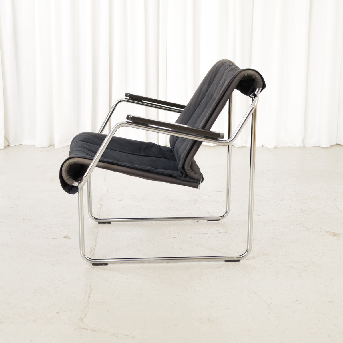 Yrjö Kukkapuro Pressu lounge chair – Side view