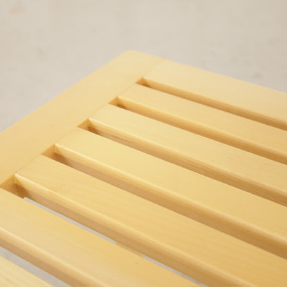 Alvar Aalto Artek 153B birch bench – Birch slatted surface detail