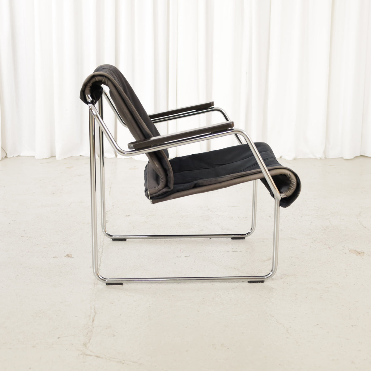 Yrjö Kukkapuro Pressu lounge chair – Opposite side view