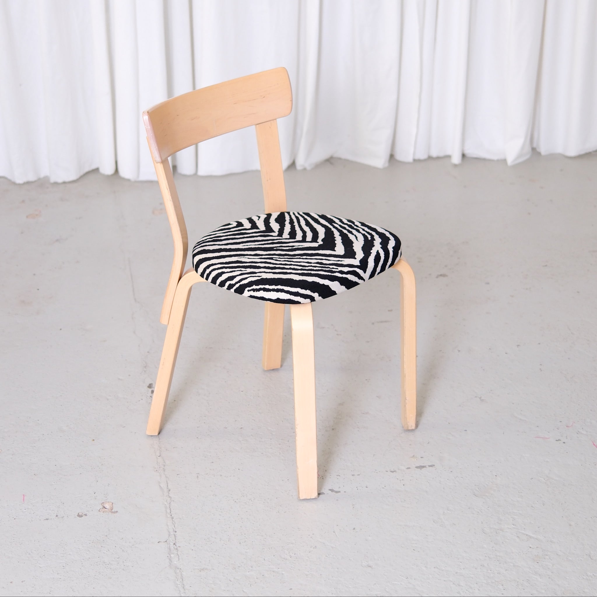 Aalto artek69 ヴィンテージ Alvar Aalto Artek Chair 69 in Birch with Zebra Upholstery – Pino