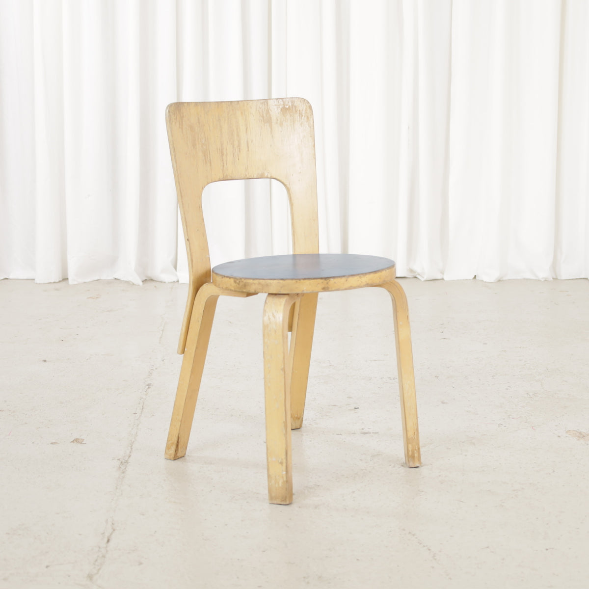 Blue linoleum Chair 66, opposite front view