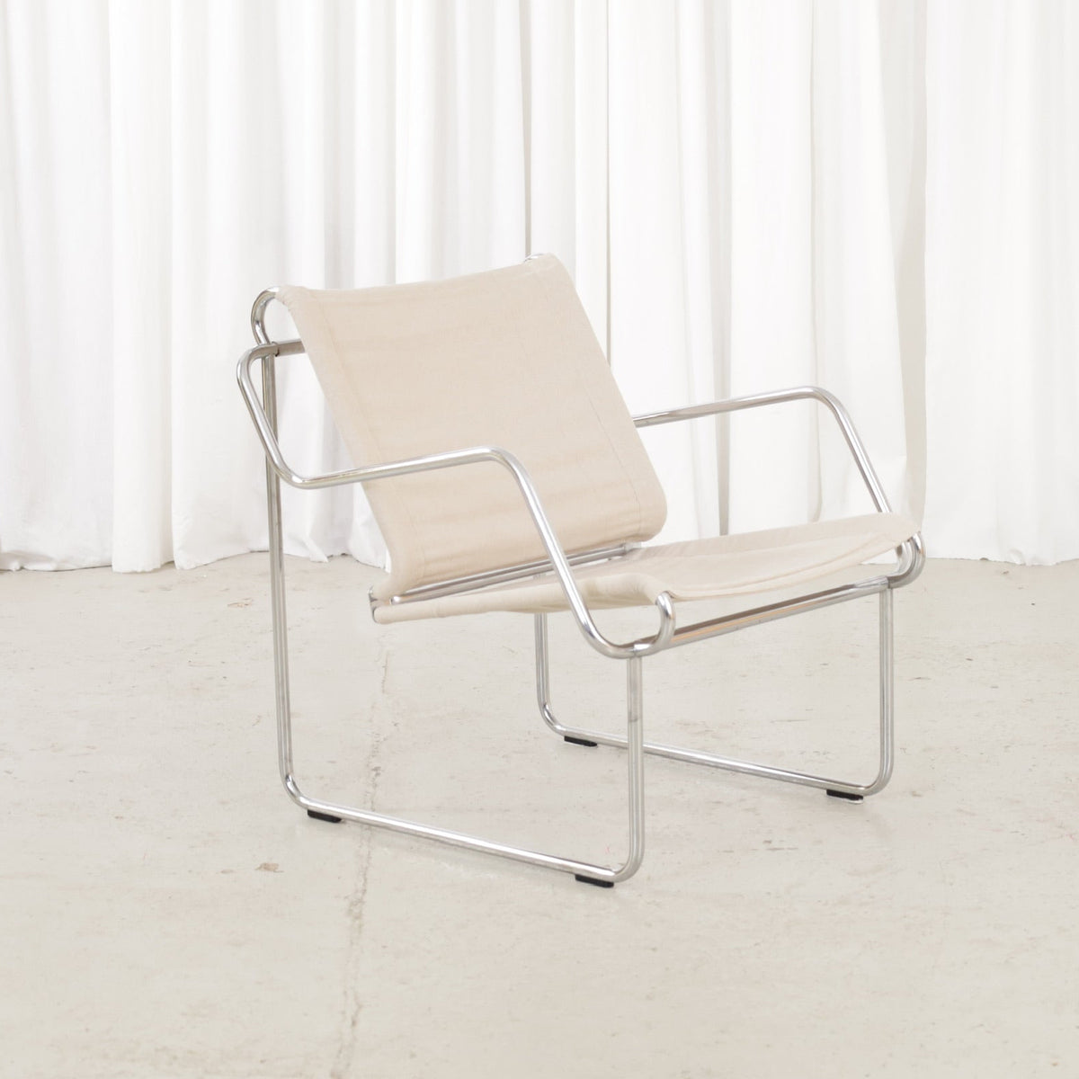 Yrjö Kukkapuro Pressu armchair by Avarte with light linen upholstery and a chrome frame
