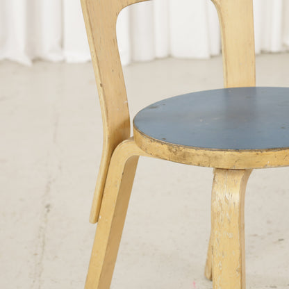 Chair 66 blue linoleum seat and patinated wood detail