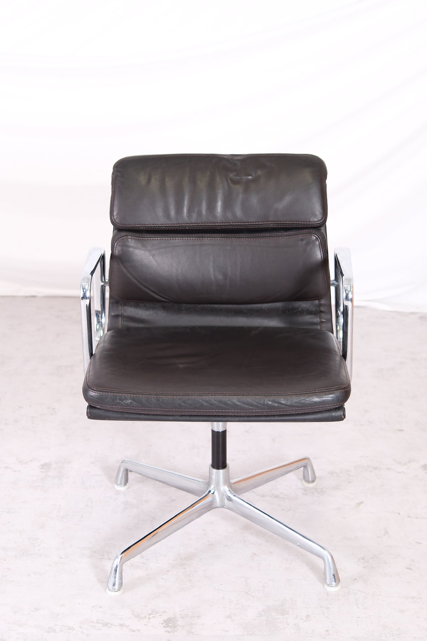 Charles & Ray Eames EA208 Soft Pad Chair for Herman Miller
