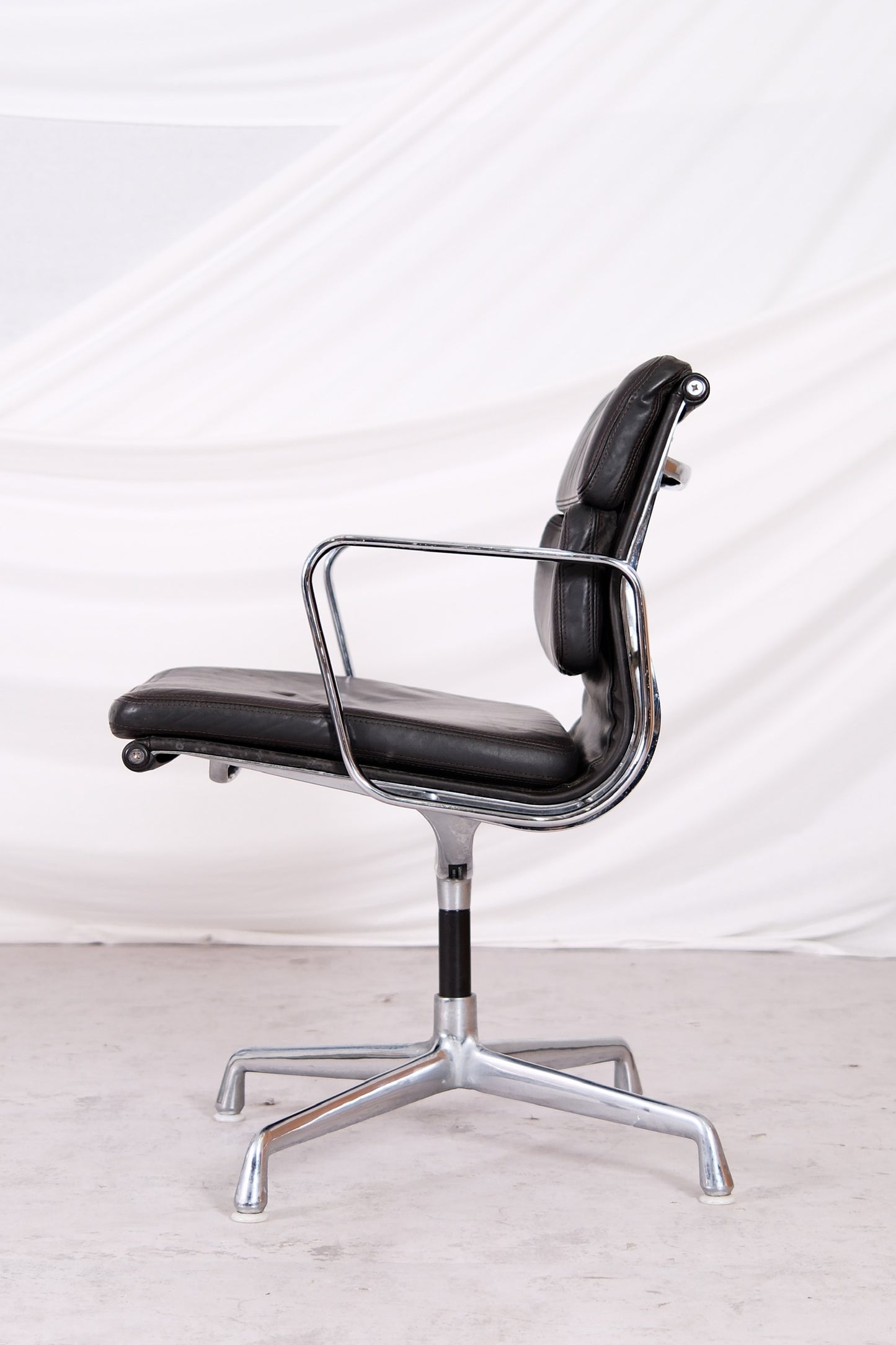Charles & Ray Eames EA208 Soft Pad Chair for Herman Miller