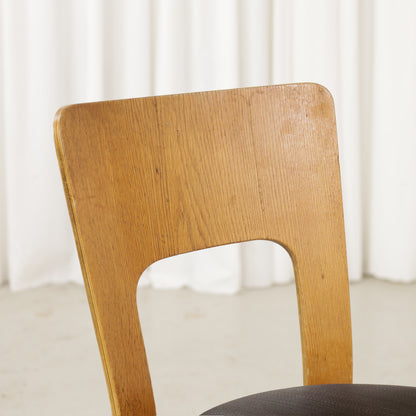 Early Chair 66 ash backrest grain close-up