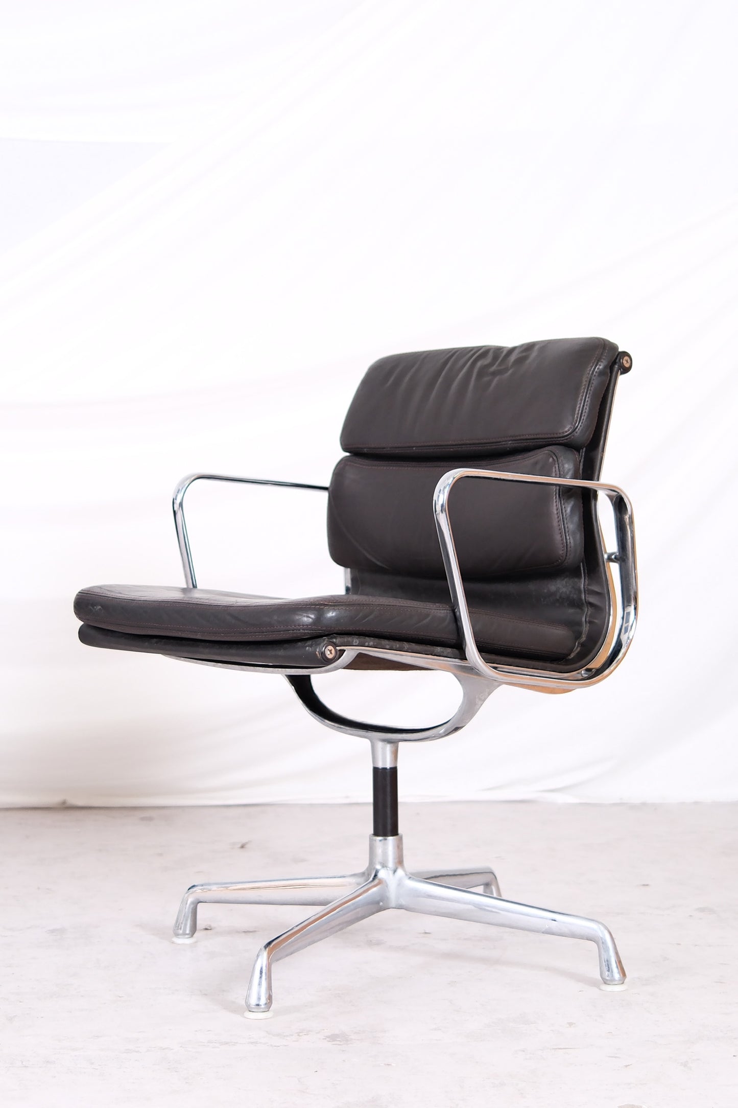 Charles & Ray Eames EA208 Soft Pad Chair for Herman Miller
