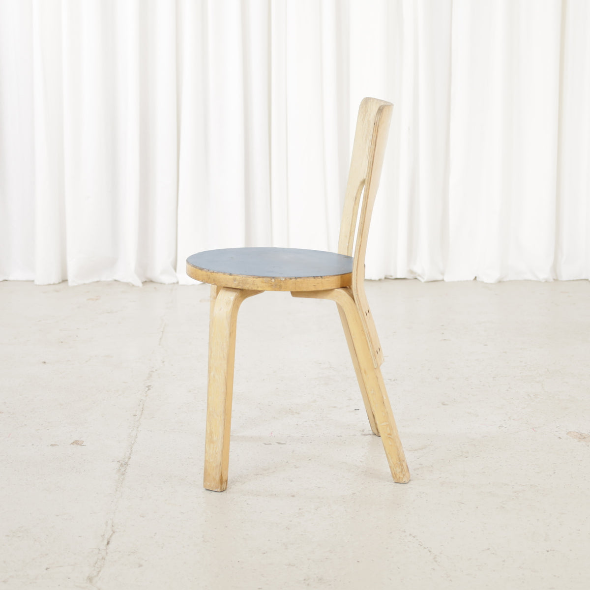 Artek Chair 66 with blue linoleum, side view