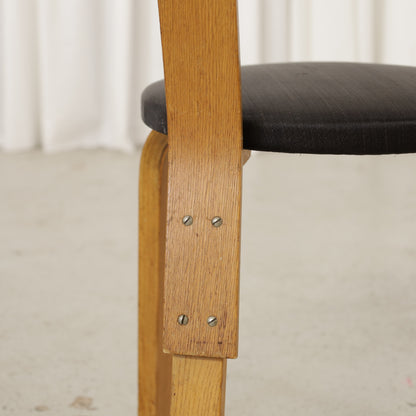 Chair 66 backrest fixings close-up