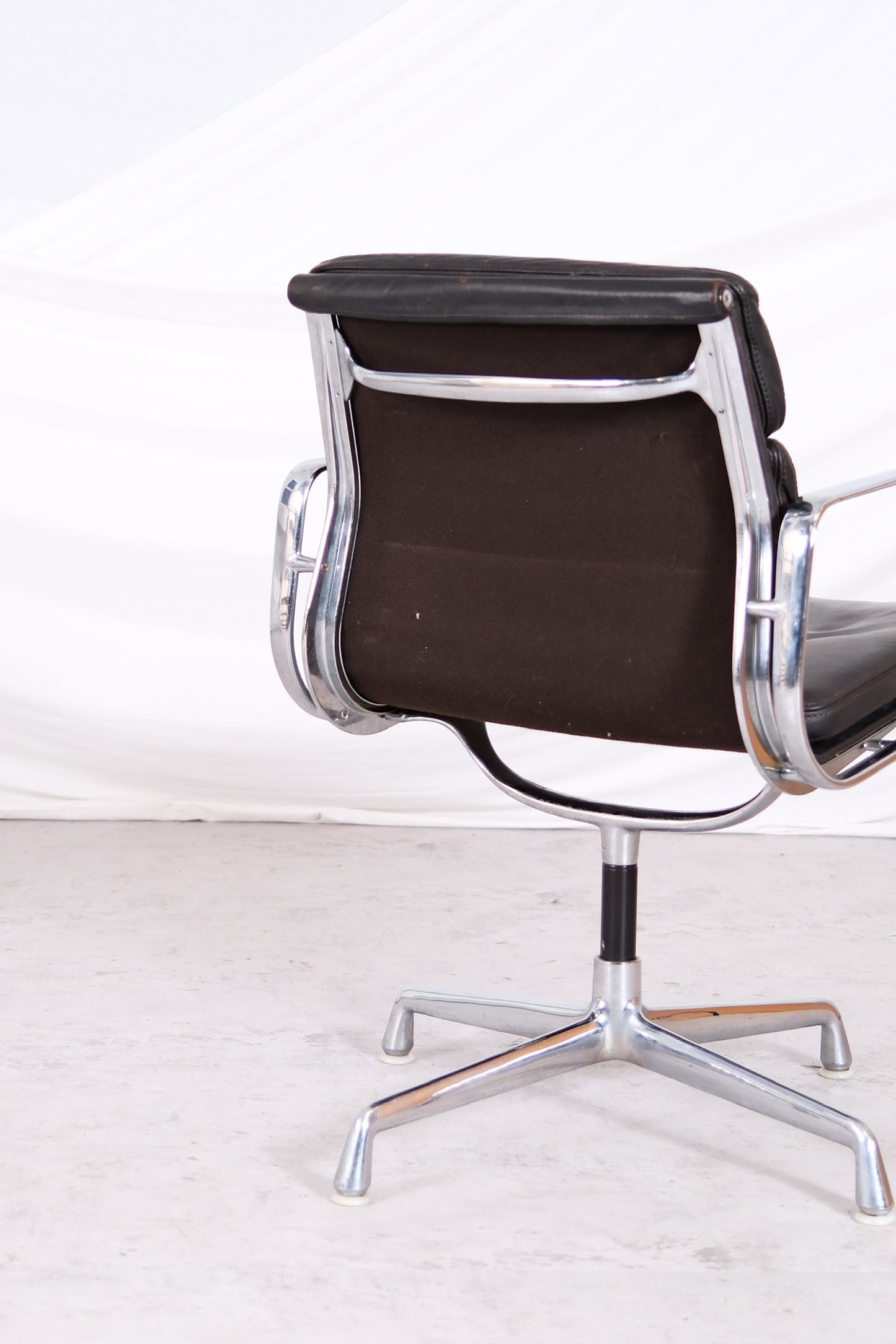 Charles & Ray Eames EA208 Soft Pad Chair for Herman Miller