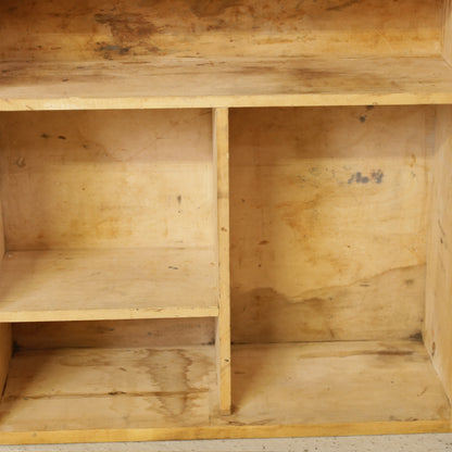 Medicine cabinet lower shelves and age-related marks
