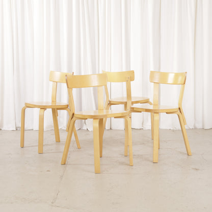 Four matching Artek Chair 69 dining chairs in birch
