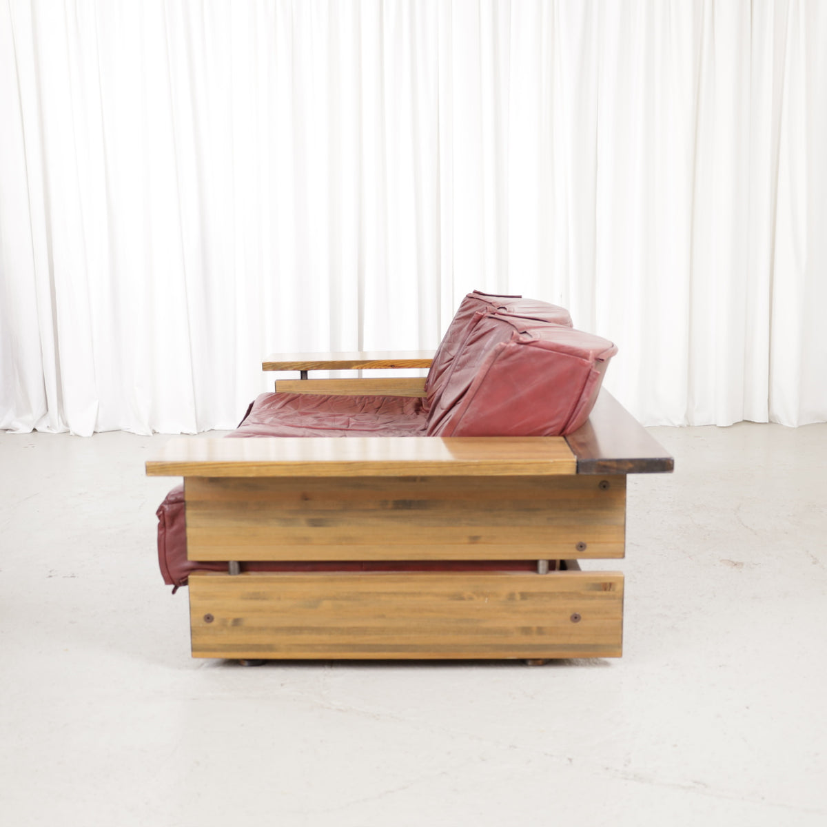 Pinus sofa with broad pine armrests, side view