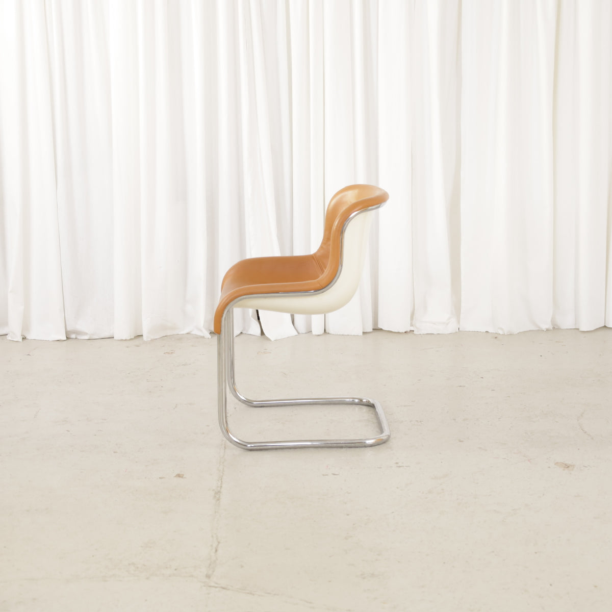 Elefantti chair in cognac leather, right side view