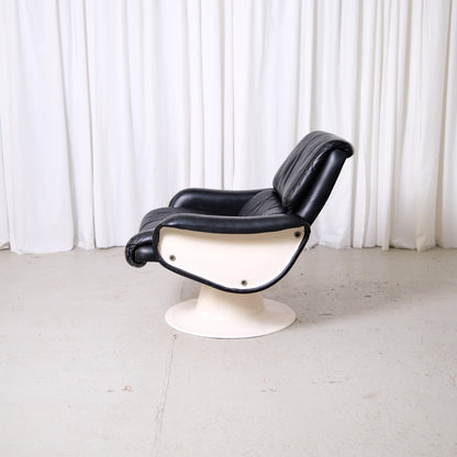 Yrjö Kukkapuro Saturnus Lounge Chair in Black Leather