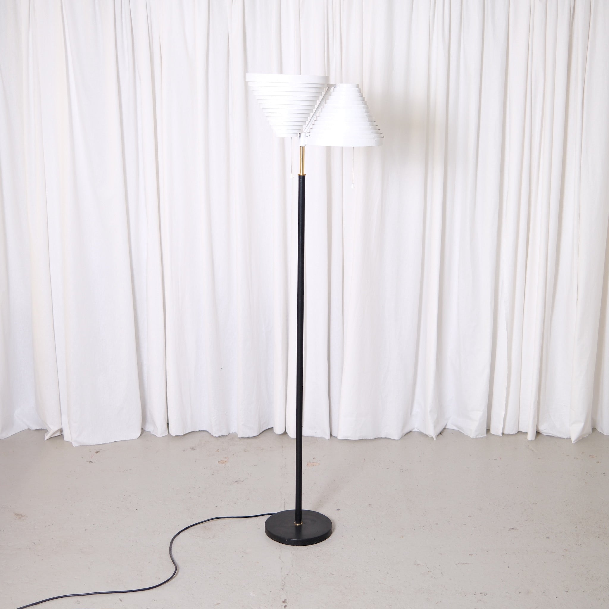 Alvar Aalto A809 Floor Lamp for Valaisinpaja – Pino Interiors