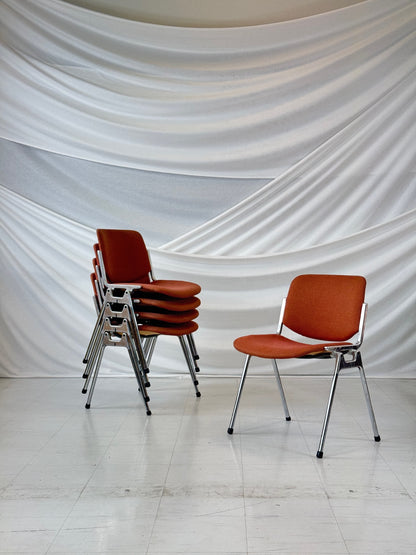 Castelli를 위한 Giancarlo Piretti의 DSC 106 의자 90개 세트