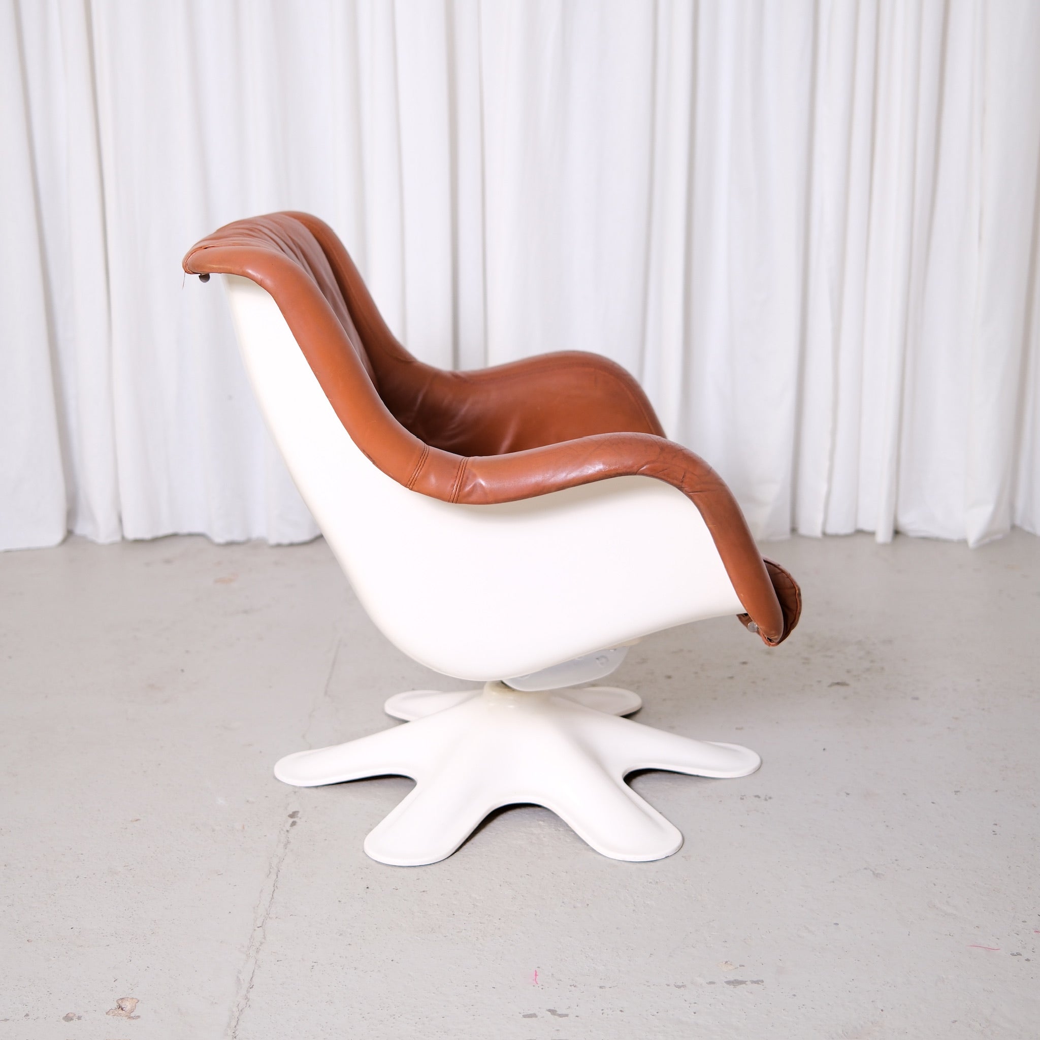 Yrjö Kukkapuro Karuselli 418 Swivel Lounge Chair for Haimi in