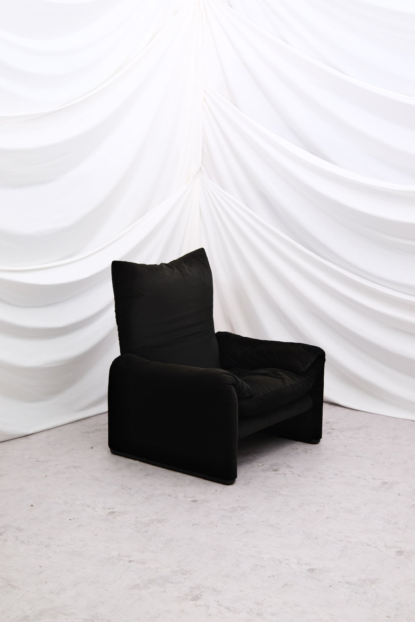 Vico Magistretti Maralunga Armchair – Cassina