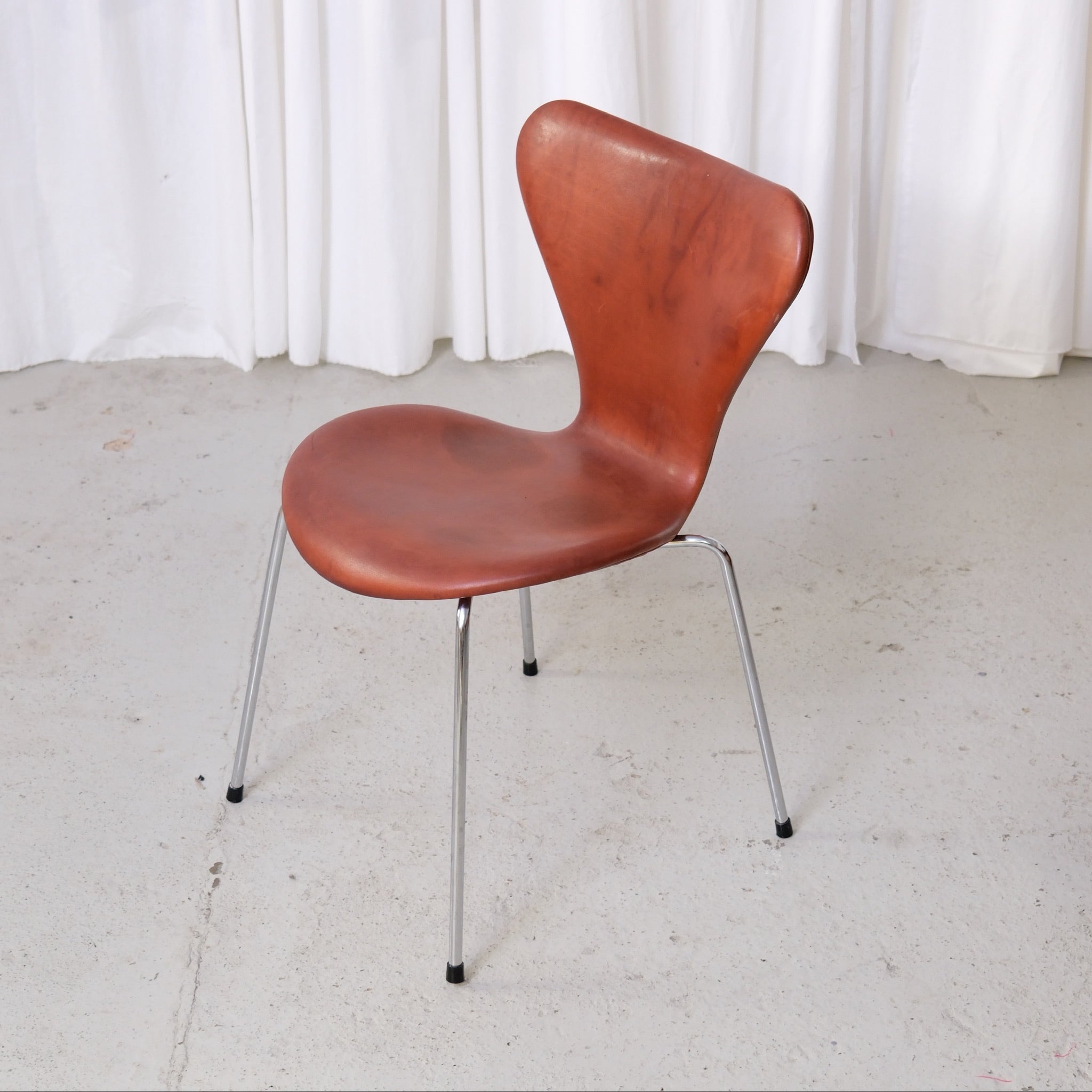 Fritz Hansen Series 7 Chair in Cognac Leather – Pino Interiors