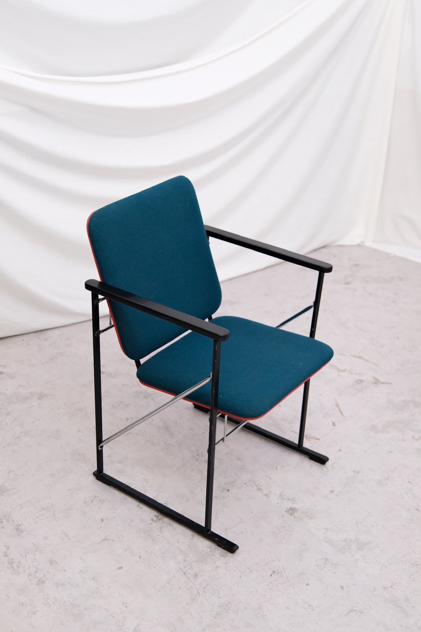 Yrjö Kukkapuro A-502 chair (2 available)