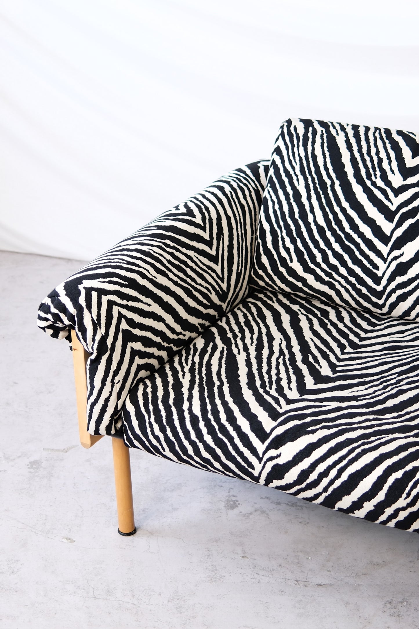 Yrjö Kukkapuro Ateljee 2-Seater, Zebra Fabric
