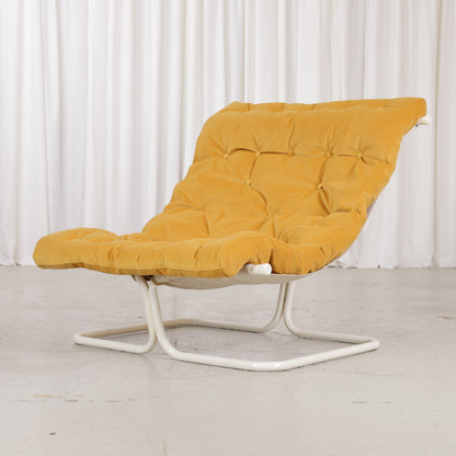 Dux Formula lounge chair with yellow velvet and cream-white frame – original product photograph