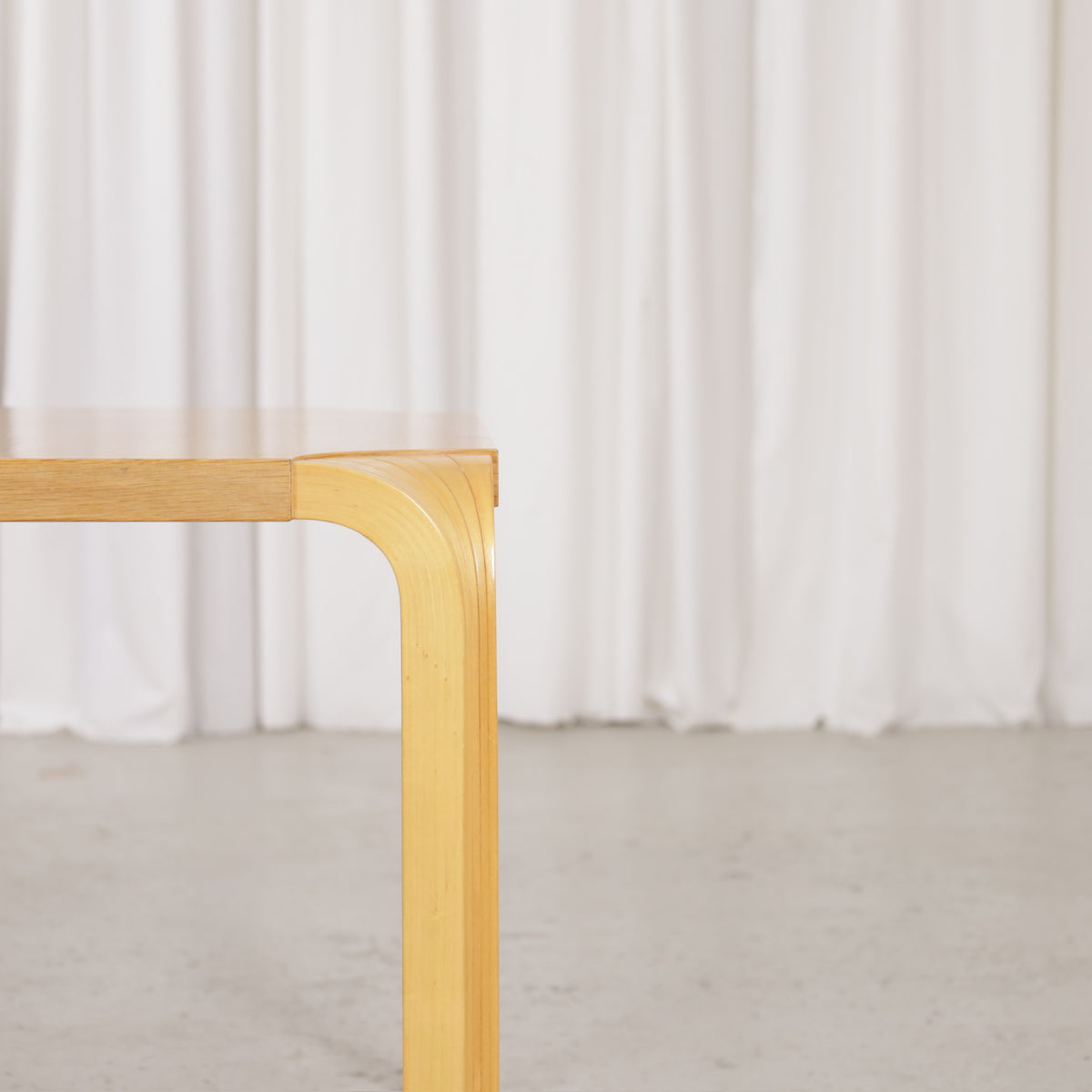 Artek Alvar Aalto X800C fan-leg coffee table, fan leg profile