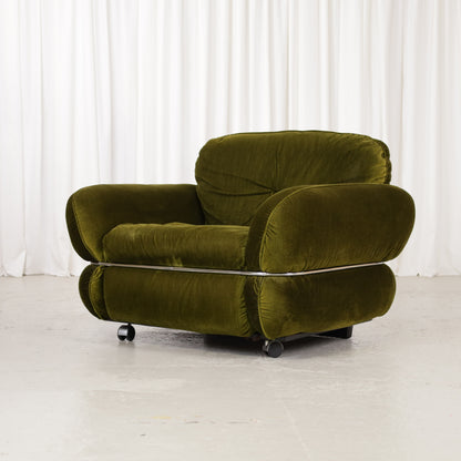 Isku Hannibal armchair in green velvet, opposite front angle