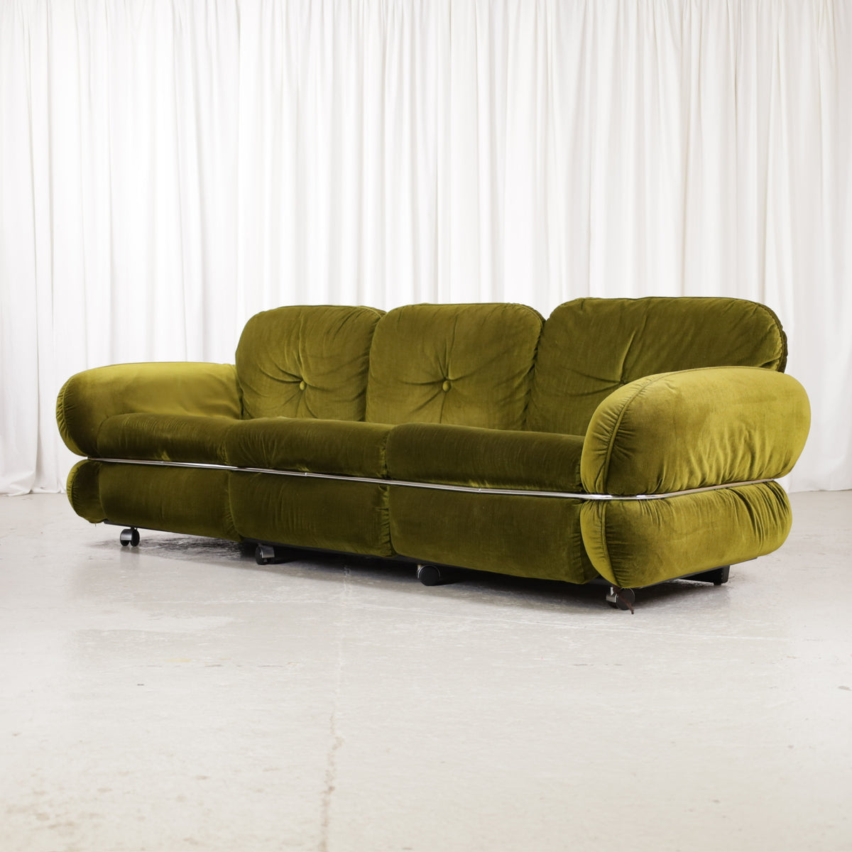 Isku Hannibal three-seater sofa in original green velvet, opposite front angle