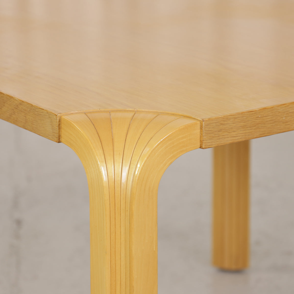 Artek Alvar Aalto X800C fan-leg coffee table, fan joint detail