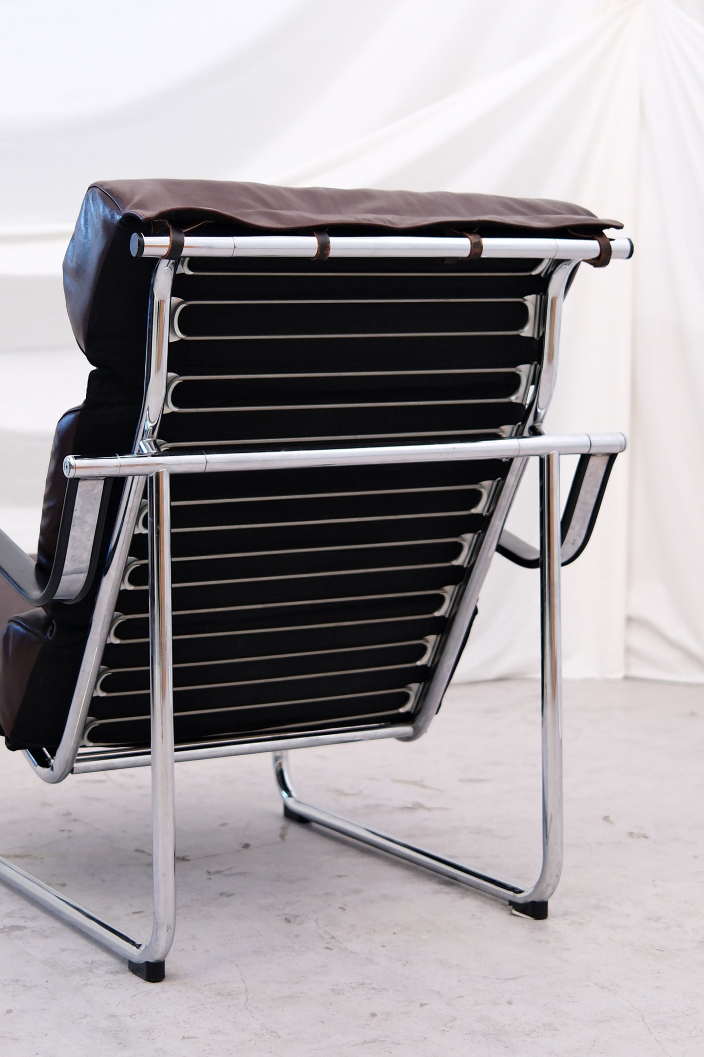 Yrjö Kukkapuro Remmi armchair, dark brown leather - Pino Interiors