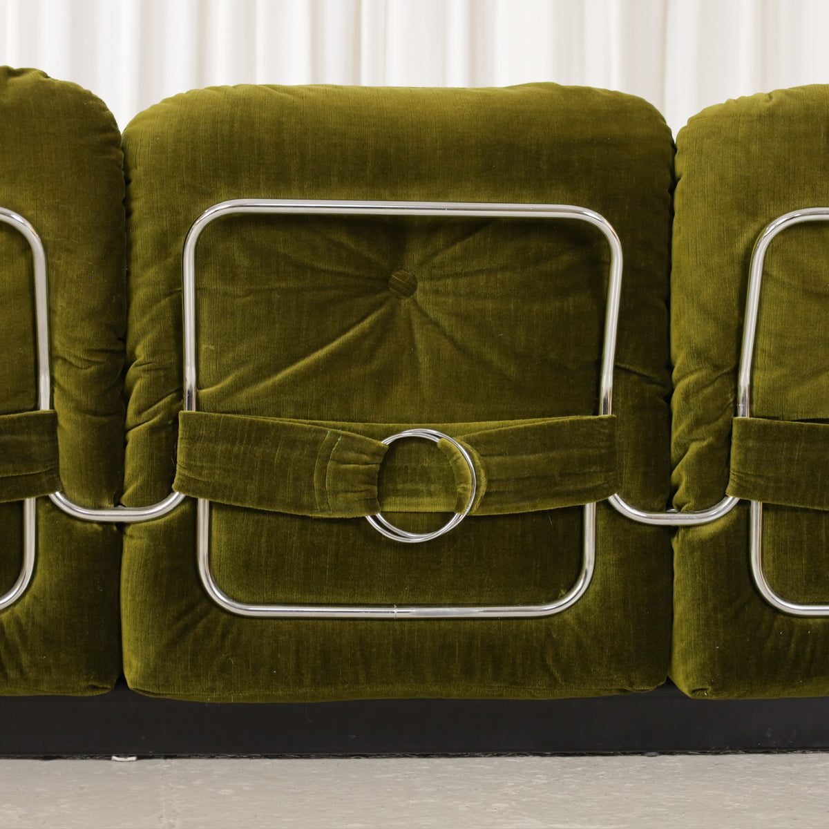 Isku Hannibal three-seater sofa in original green velvet, centre rear frame detail