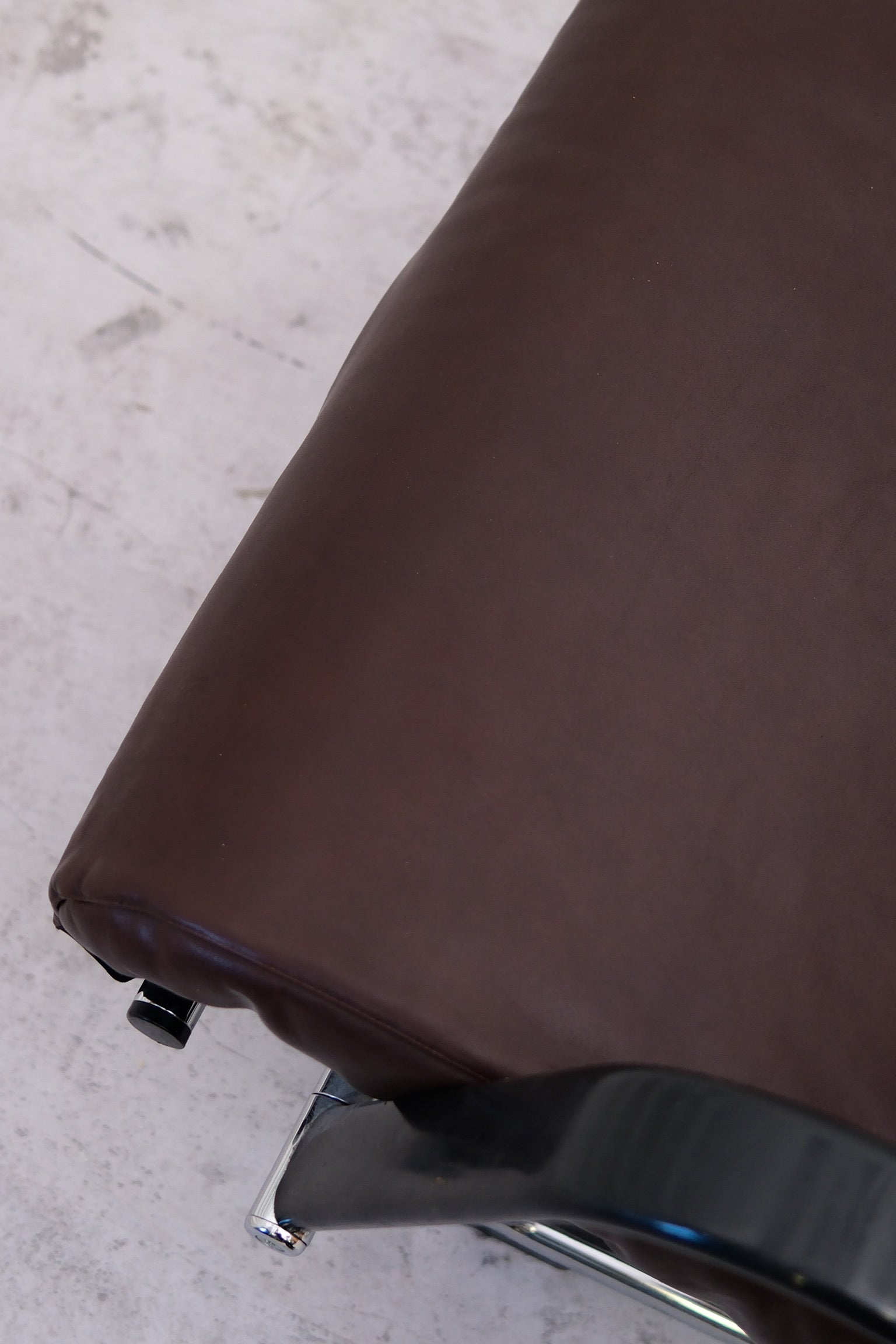Yrjö Kukkapuro Remmi armchair, dark brown leather - Pino Interiors