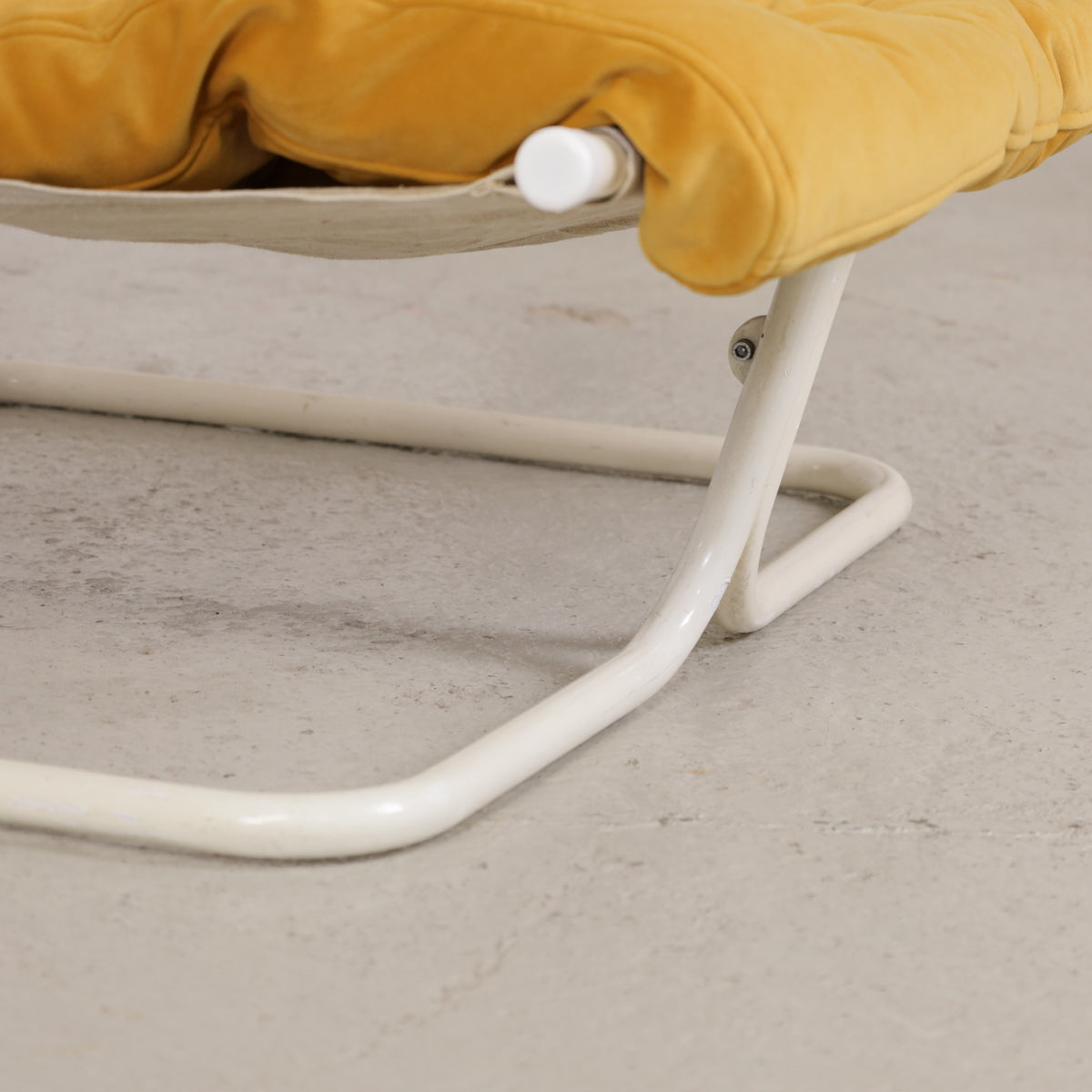 Dux Formula lounge chair with yellow velvet and cream-white frame – original product photograph