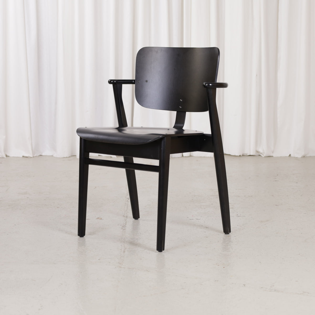 Black Artek Domus chair by Ilmari Tapiovaara, view 2673